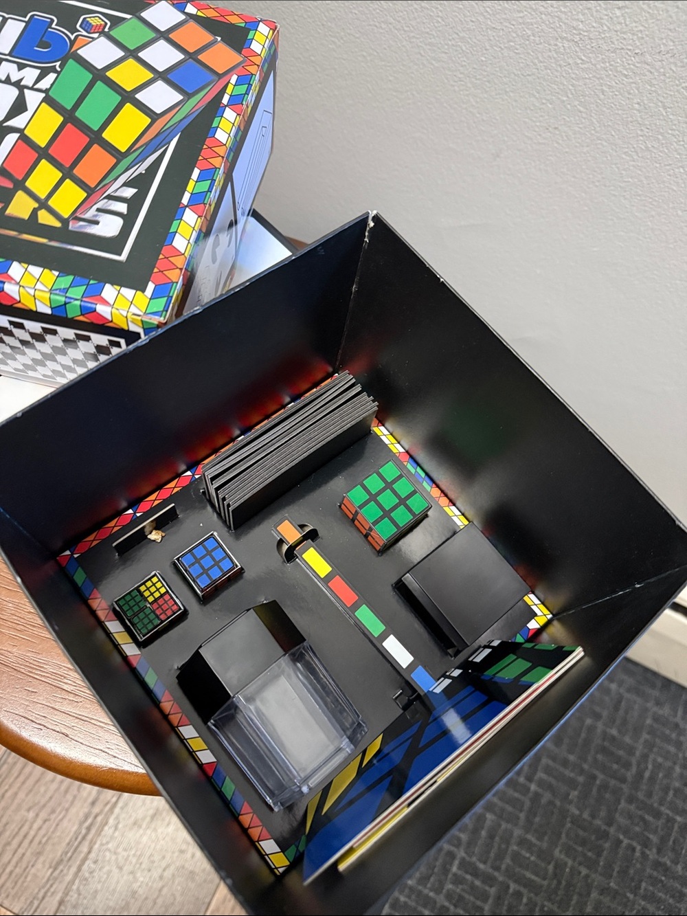 Rubik’s Magic Kit - 40 Magic Tricks! - Picture 4 of 5